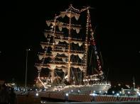 ILUMINABLE ilumina el buque escuela mexicano Cuauhtémoc